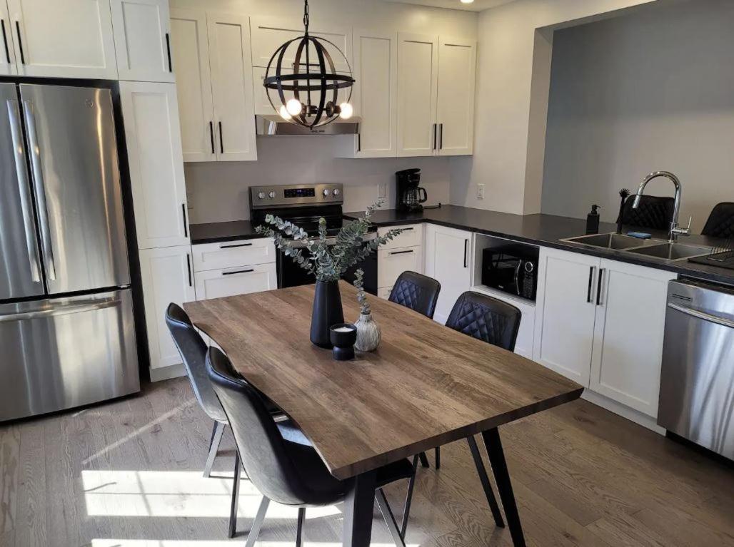 Free Parking, Beautiful 4 1/2- 2 Bedroom Apartment Montreal Zewnętrze zdjęcie