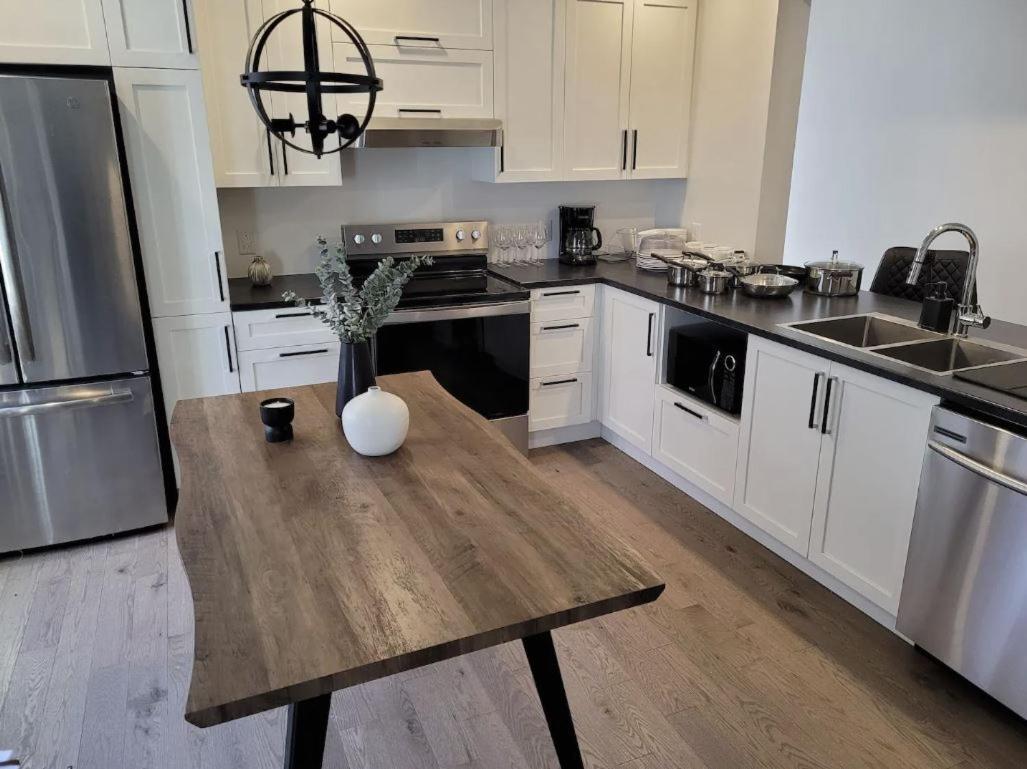 Free Parking, Beautiful 4 1/2- 2 Bedroom Apartment Montreal Zewnętrze zdjęcie