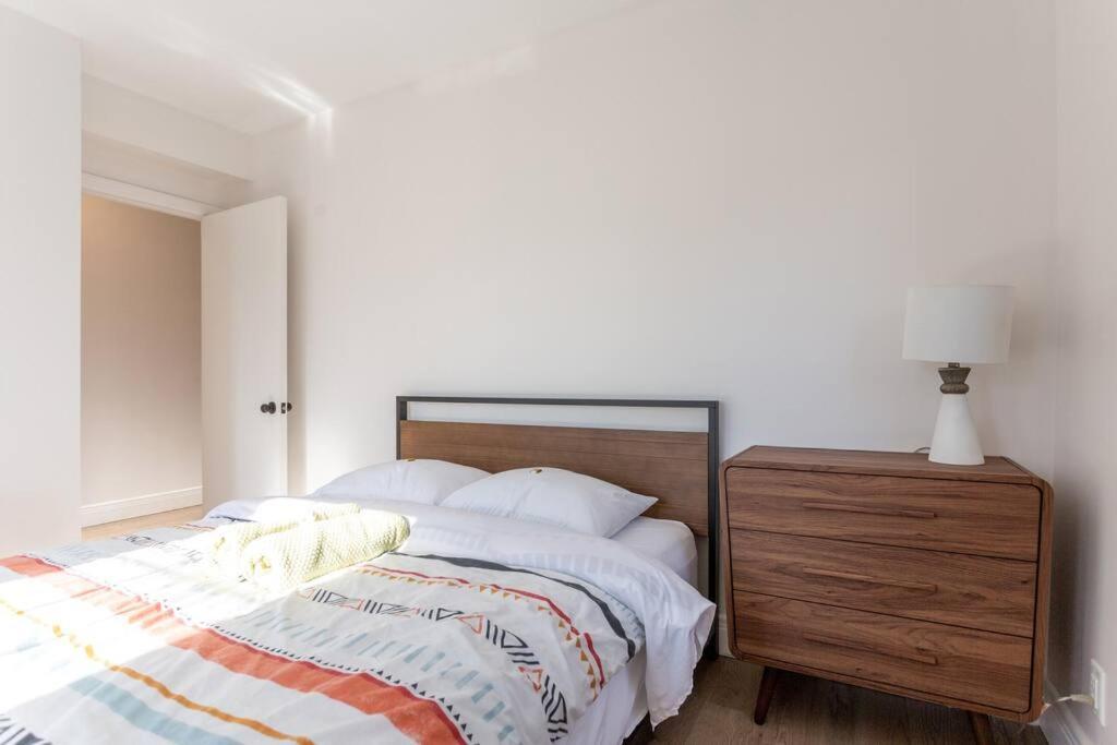 Free Parking, Beautiful 4 1/2- 2 Bedroom Apartment Montreal Zewnętrze zdjęcie